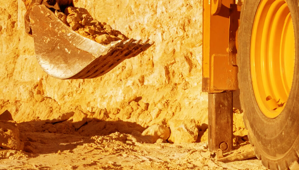 Excavation du terrain et excavatrice